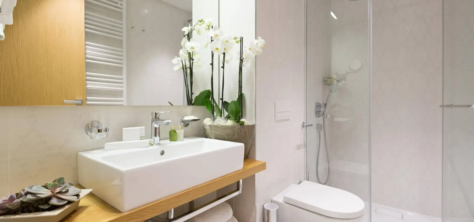 contact us breadcrumb hero